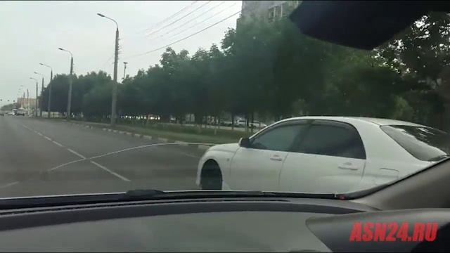 Маленький, но гордый мокик смотреть онлайн