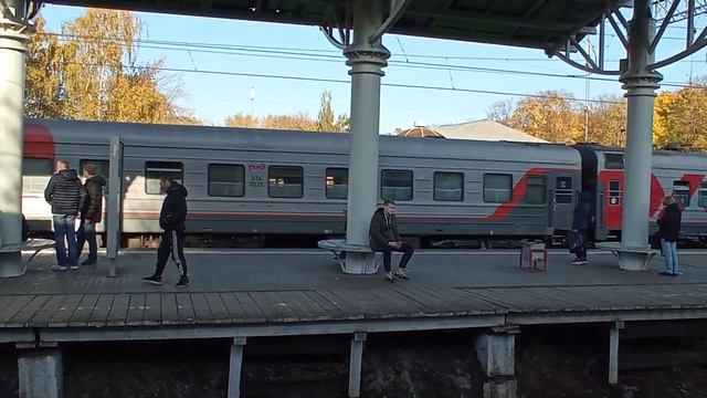 Электровоз ЭП20 с пассажирским поездом и ЭД4М на платформе Ухтомская (Будущий МЦД-3).