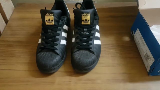 Unboxing Adidas Black & White Superstar Shoes смотреть онлайн
