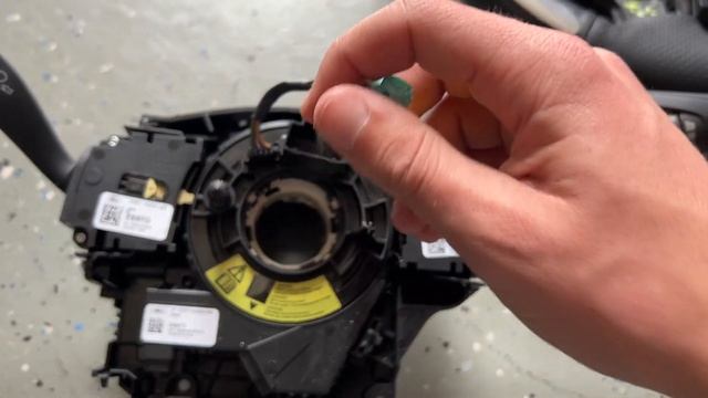 Focus ST Facelift Steering Wheel Swap Tutorial - 4 Spoke to 3 Spoke Wheel! смотреть онлайн