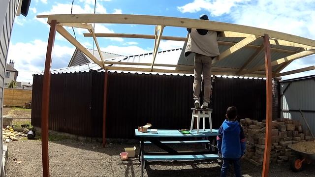 Летняя КУХНЯ 3. Делаем крышу своими руками из профнастила смотреть онлайн