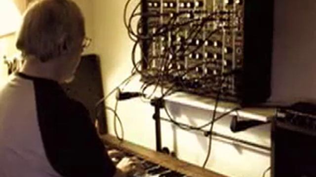 Modular Synthesizer... simulated polyphony смотреть онлайн