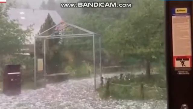 Град размером с бейсбольный мяч смотреть онлайн