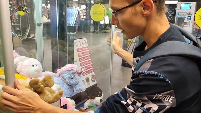 Застряла игрушка в автомате с игрушками смотреть онлайн