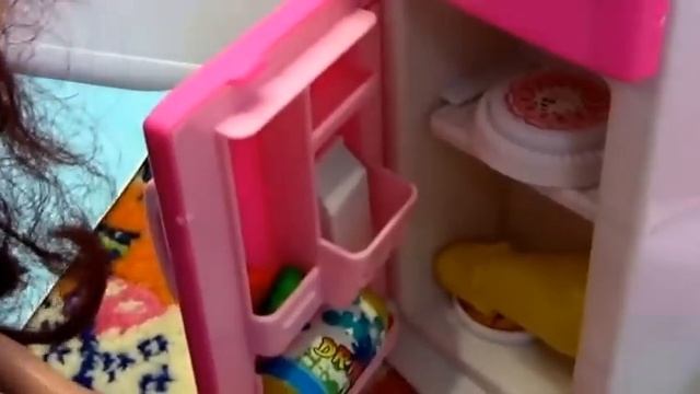 Видео про кукол для девочек.Катя и Макс. и полный холодильник конфет m&ms. Даринелка ТВ 0+ смотреть онлайн