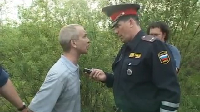 Дебошир сорвал погон и оторвал карман смотреть онлайн