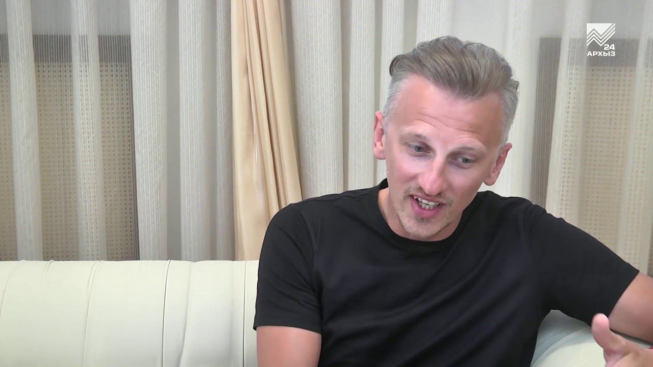 Прямая речь: Телеведущий развлекательной передачи Видели видео? Александр Смол 23.10.2019