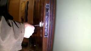 Китайский замок с ручками на двери. Полная разборка. Убираем ручки, личинку. Вынимаем корпус замка.