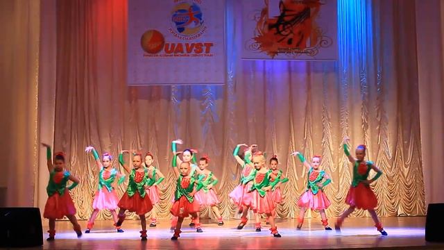 Осенний Вернисаж 20161112 110524 MVI 9711 (Belly dance) смотреть онлайн