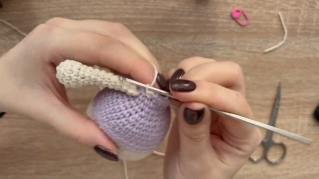 Вяжем маленького зайчика крючком по схеме Оксаны Каменевой смотреть онлайн