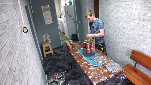 Переработка деревенского мяса! Готовим тушенку с автоклавом Малиновка. смотреть онлайн