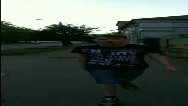 ШИРОКИЙ ДЕПУТАТ ИГАРЬ ХОДИТ 1 МИНУТУ 3 СЕКУНДЫ смотреть онлайн