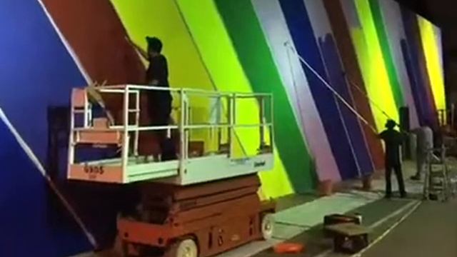 Paul Smith Rainbow Wall смотреть онлайн