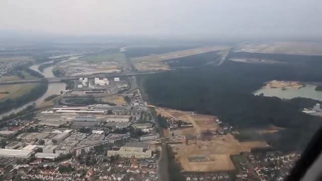 Interesting video from the cockpit/Любопытное видео из кабины пилота смотреть онлайн