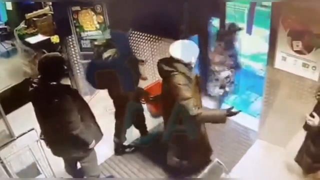 Ловкий воришка в Пятерочке