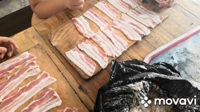 Филе куриное завёрнуто в бекон на углях. смотреть онлайн