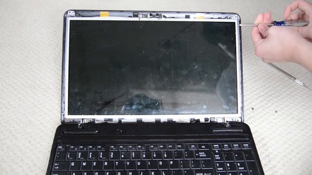How to replace a laptop screen - Toshiba Satellite L655-S5153 смотреть онлайн
