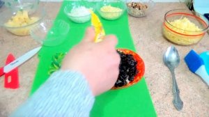 НОВОГОДНИЙ САЛАТ С КУРИЦЕЙ, АНАНАСОМ И ЧЕРНОСЛИВОМ ЛЕГКО И ПРОСТО.