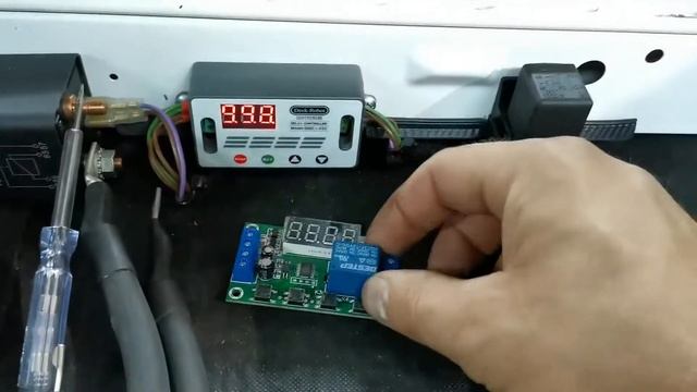 Установка дополнительного аккумулятора в Volkswagen T3 смотреть онлайн