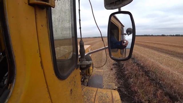 Старички в деле!! Трактор к700а в поле. смотреть онлайн