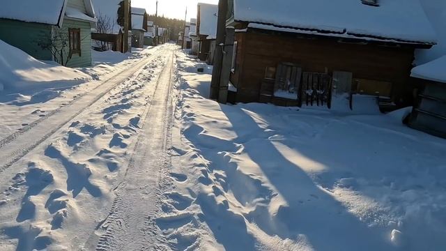 Чистим снег на даче в морозный денёк смотреть онлайн