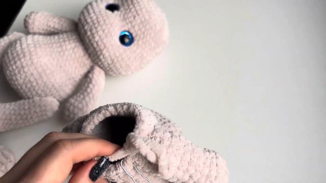 Зайка крючком 🤩 мастер-класс // Часть 2 // Зайка в комбинезоне схема вязания Etsy смотреть онлайн