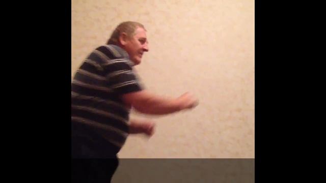 Очень смешной танец!!! Дед ЖГЕТ!!! Смотреть всем!!! смотреть онлайн