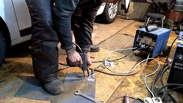 Споттер из сварочного аппарата. смотреть онлайн