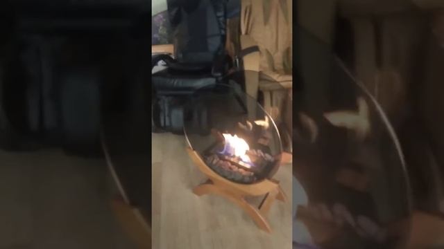 Биокамин напольный Firezo Diametro на деревянной подставке со стеклом. Видео от Биокамин.рф смотреть онлайн
