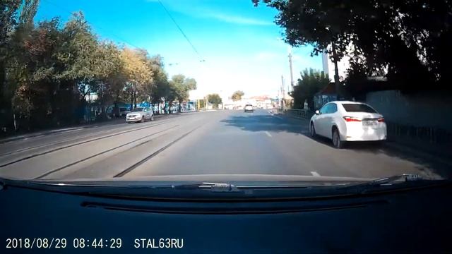 Видеорегистратор SLIMTEC Dual S2 - дневная съёмка, основная камера смотреть онлайн