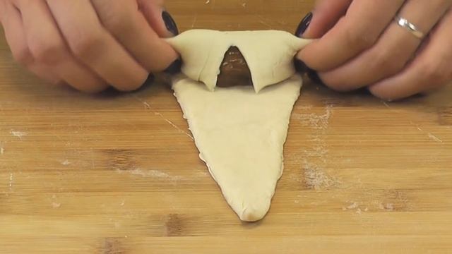 Круассаны из слоеного теста с вареной сгущенкой в домашних условиях / Croissant sat home. Eng sub смотреть онлайн