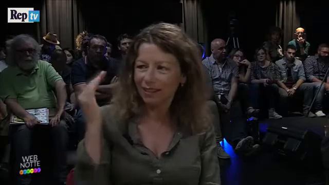 Webnotte, Amanda Sandrelli: "Corruzione e meschinità: a teatro racconto l'Italia reale смотреть онлайн
