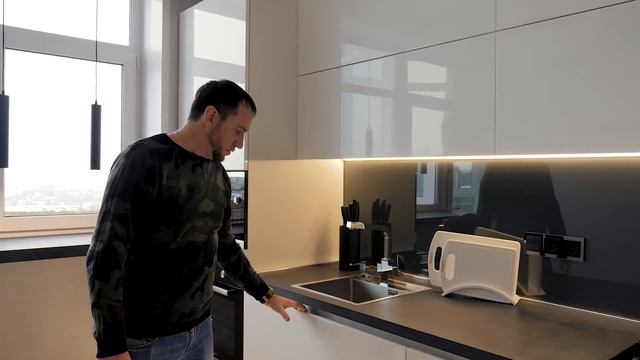 Кухня модерн изготовленая на заказ в Симферополе компанией Mekostone смотреть онлайн