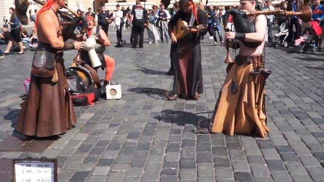Прага. Староместская площадь. Игра на волынках. 24.08.14г. смотреть онлайн