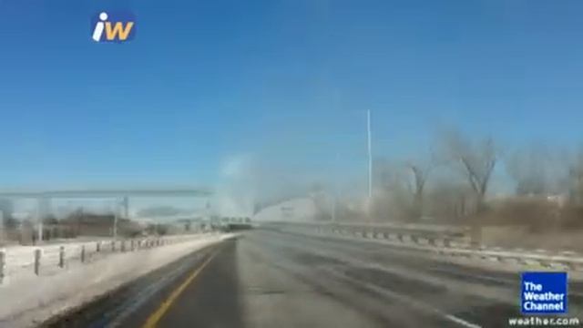 Мост снял с фуры излишки снега смотреть онлайн