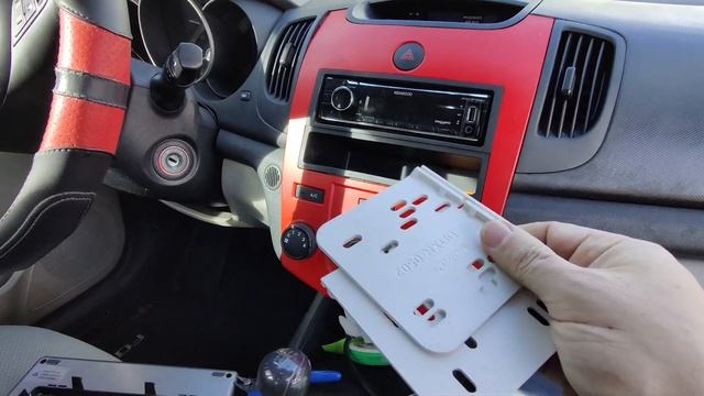 Raspberry Pi Car Stereo v2 - Full Touchscreen Navigation & Spotify смотреть онлайн
