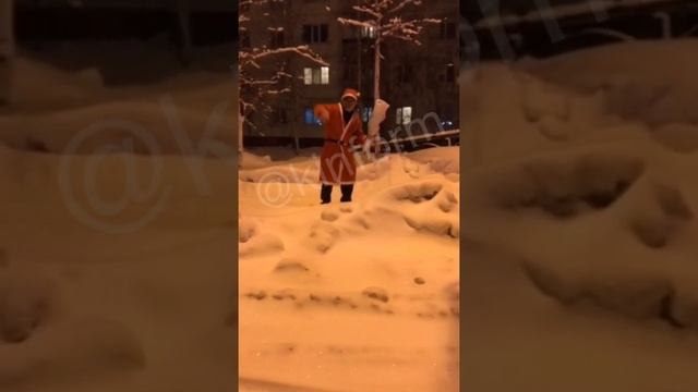 Санта Клаус танцует под бит. Сургут смотреть онлайн