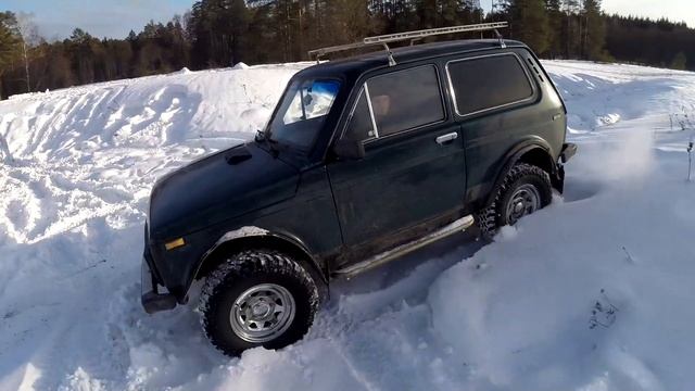 Снежный подъем - Niva full stock vs Niva доработанная. Помогут ли цепи? смотреть онлайн