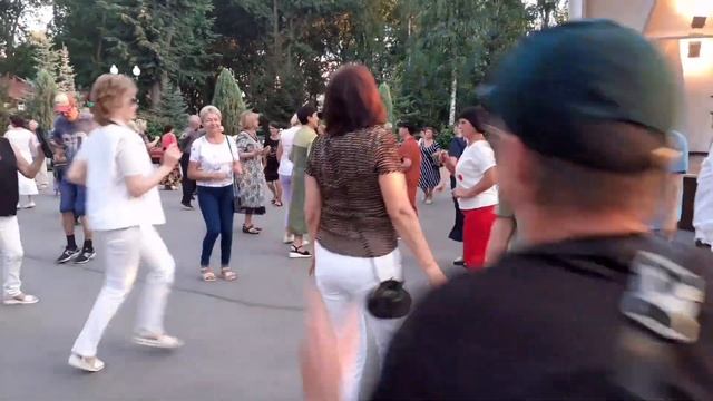 НА БЕРЕГУ ЧУ! ТАНЦЫ В ПАРКЕ ГОРЬКОГО ХАРЬКОВ 2021 смотреть онлайн