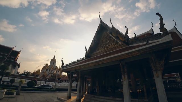 #3 Bangkok. Part Three. Колорит Бангкока. Уникальные фото трущоб. Сумасшедшая экспресс-лодка. Метро смотреть онлайн