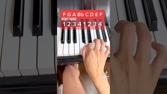 How to play an F Major scale on the piano - unusual right hand fingering explained 🧐 смотреть онлайн