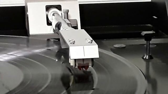 Denon DL-300 Cartridge demonstration смотреть онлайн