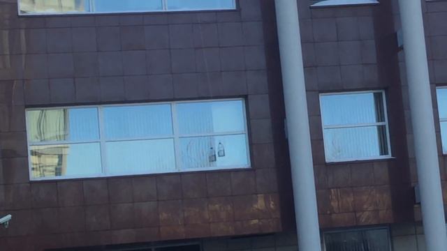 Мы с Серёгой долбим лёд...