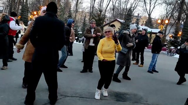 ТАНЦЫ В ПАРКЕ ГОРЬКОГО/РЕТРО ПАРК/ХАРЬКОВ/ФЕВРАЛЬ 2022?? смотреть онлайн