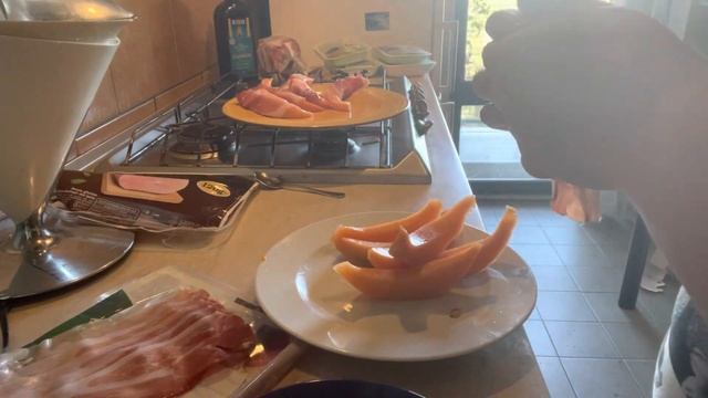 Потрясающая итальянская закуска: дыня с прошутто смотреть онлайн