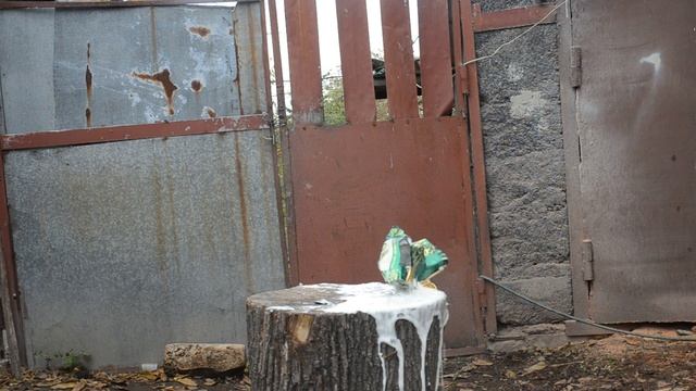 Топором разрубили пену для бритья.как забрызгать пеной весь дом смотреть онлайн