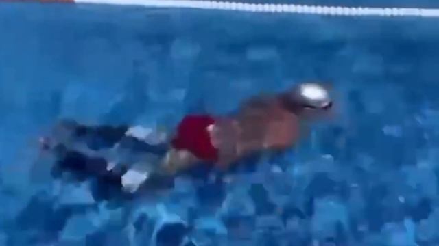 Роман Костомаров научился с протезами не только ходить и бегать, но и плавать смотреть онлайн