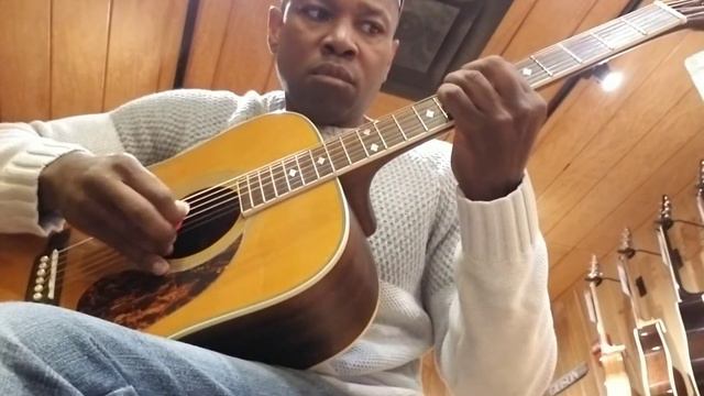 Epiphone Masterbuilt DR500M versus Martin D18 смотреть онлайн