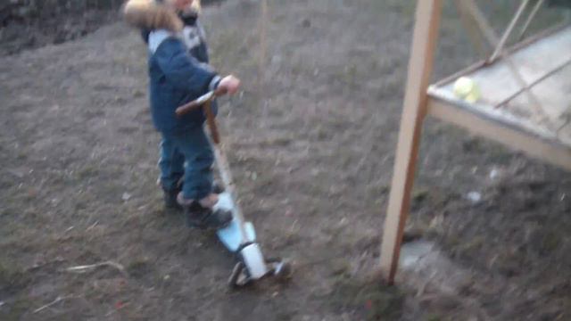 Танцуем, плетём резиночки, гуляем во дворе, божья коровка, хорошая погода Многодетная семья Секан смотреть онлайн