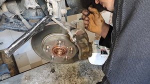 Toyota Corolla замена ремкомплекта передних суппортов и топливного фильтра